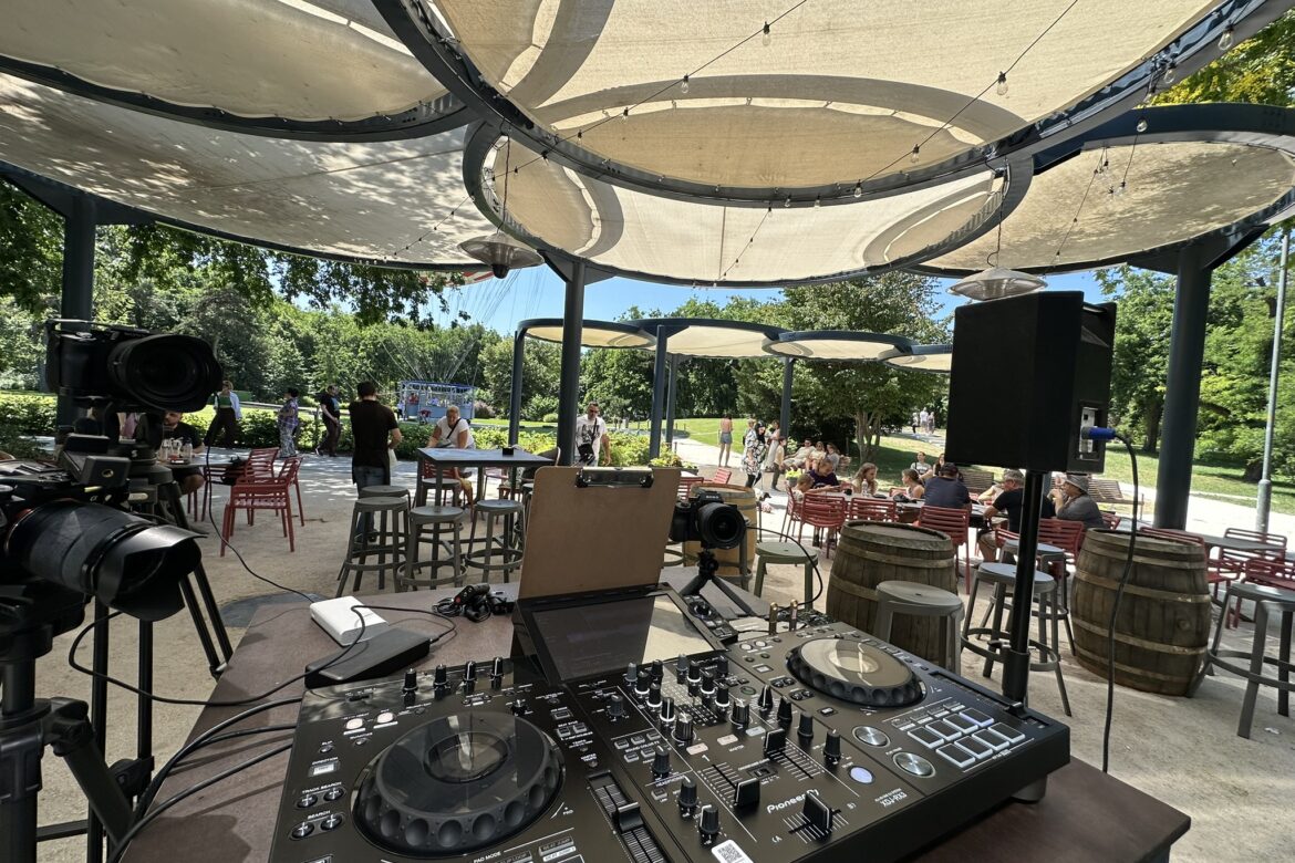 rednezvény háttérzene DJ