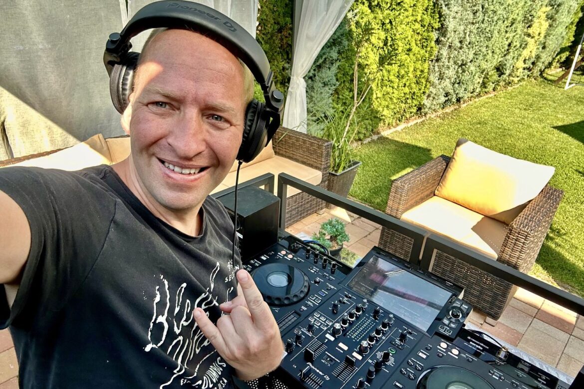 DJ szolgáltatás DJ háttérzene zenélés mix mikes