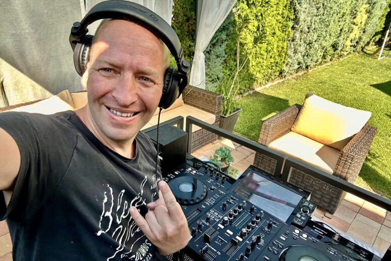 DJ szolgáltatás DJ háttérzene zenélés mix mikes