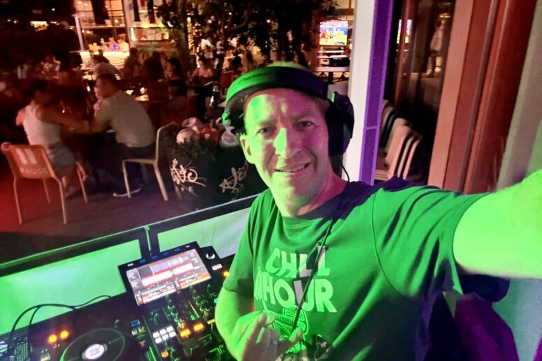 dj mikes