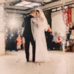 Elegáns esküvő, nyitótánc nehézfüsttel