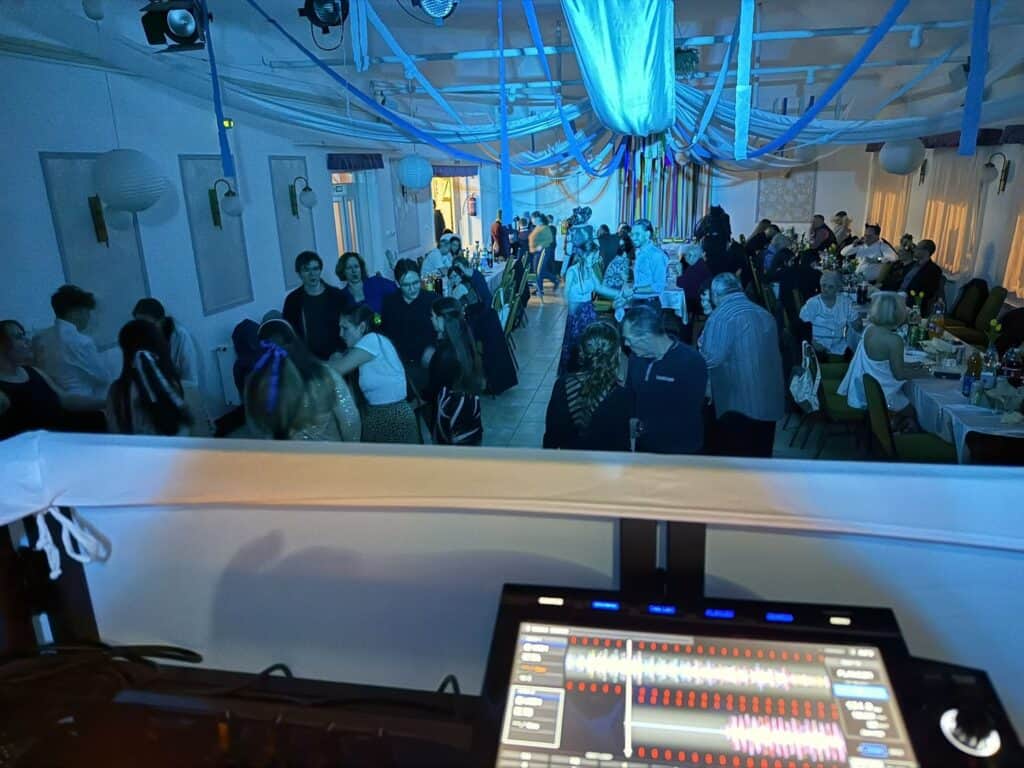 rendezvény DJ hatalmas tánc